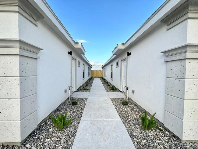 Photo - 1301 S Yankton St Unit 4