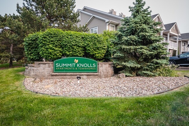 Photo - Summit Knolls Apartments and Townhomes