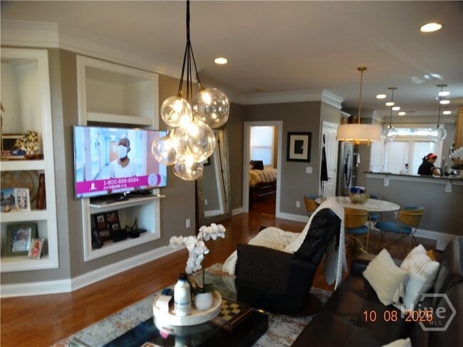 Photo - 323 Lakeview Dr