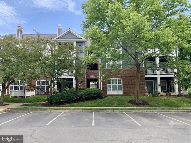 Building Photo - 20311 Beechwood Terrace Unit 200
