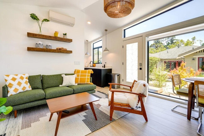 Building Photo - 510 Iris St Unit ID1307924P