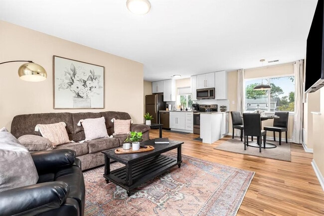 Building Photo - 18308 Mesle St Unit ID1032362P