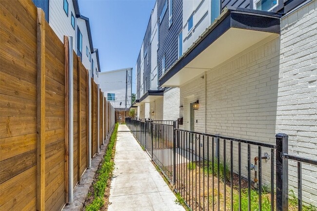 Photo - 5633 Live Oak St Unit 103