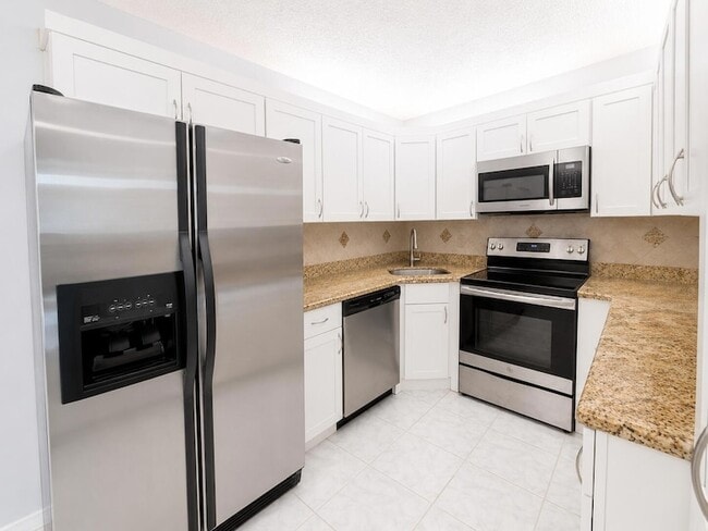 Photo - 1995 SW Silver Pine Way Unit 119-D1