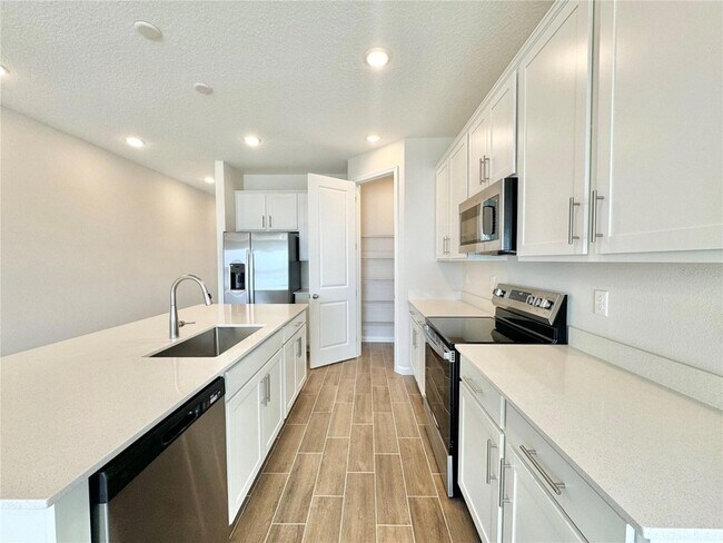 Photo - 824 Griffon Ave