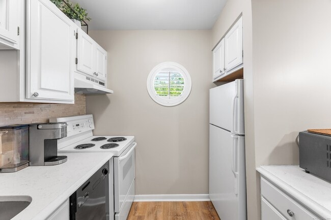 Photo - 2124 Old Pond Ln
