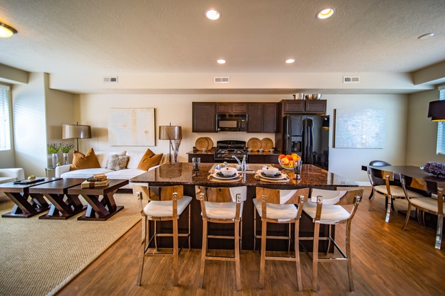 Building Photo - Solameer