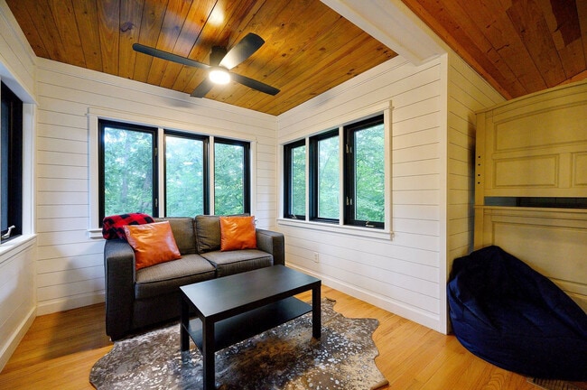 Photo - 47 White Pne Rd Unit SI ID1466131P