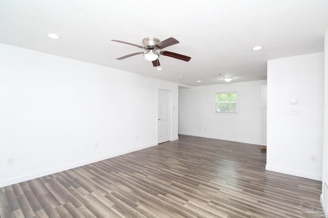 Photo - 6037 Syrcle Ave