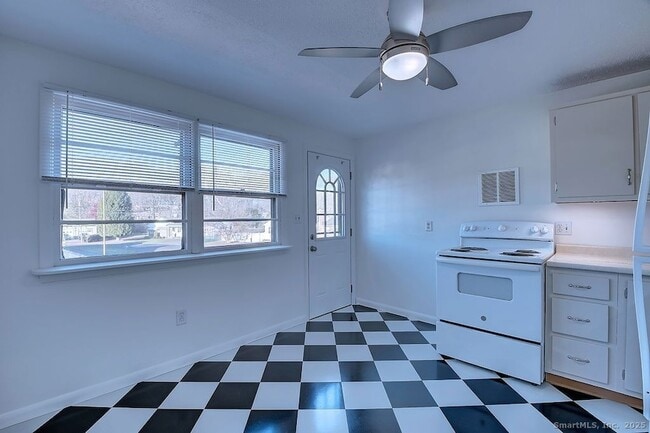 Photo - 139 Phyllis Dr