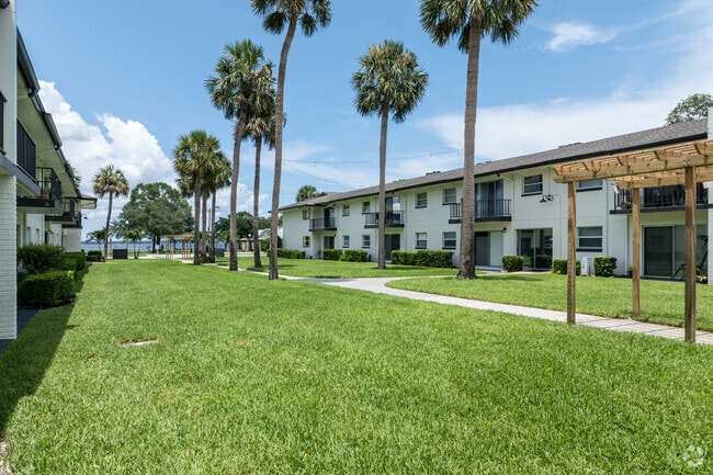 Building Photo - Locale Lake Monroe
