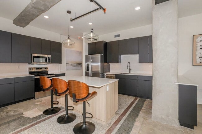 Photo - 112 W 4th St Unit ID1335127P