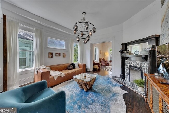 Building Photo - 937 Austin Ave NE Unit A - LOWER