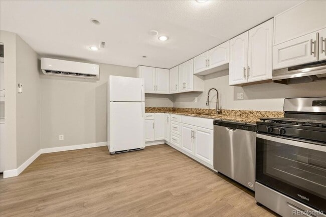 Photo - 1736 King St Unit B