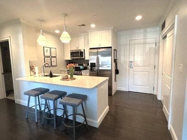 Building Photo - 728 E Broadway Unit 203