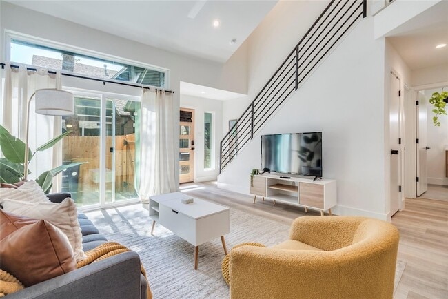 Photo - 1902 Albury Cove