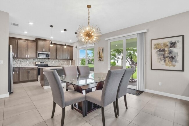 Photo - 1304 Whitcombe Dr