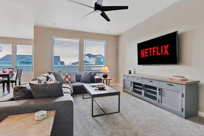 Building Photo - 5133 N Willowside Ave Unit ID1250602P