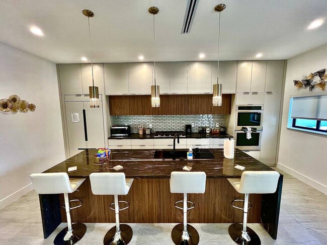 Photo - 648 NE 16th Terrace Unit ID1369641P