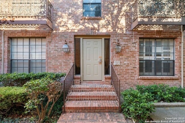 Photo - 7815 Broadway St