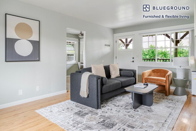 Building Photo - 317 Hawthorne Ave Unit FL2-ID2009