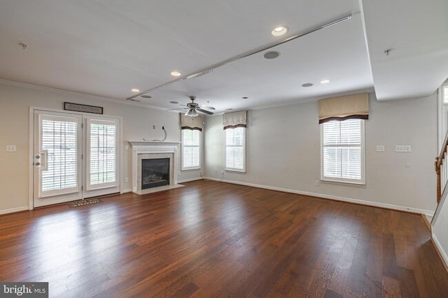 Photo - 2915 Murano Way