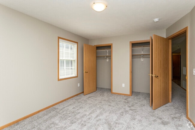 2BR, 1 BA - 1,090SF - Fieldstone Place Apartments