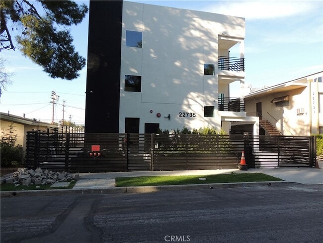 Photo - 22735 Del Valle St Unit 5