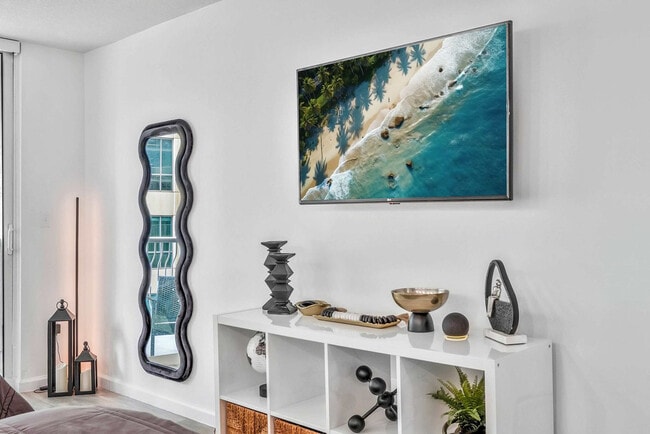 Building Photo - 1 SE 12th St Unit SI FL26-ID1294663P