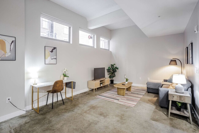 Building Photo - 205 W 4th St Unit ID1316454P