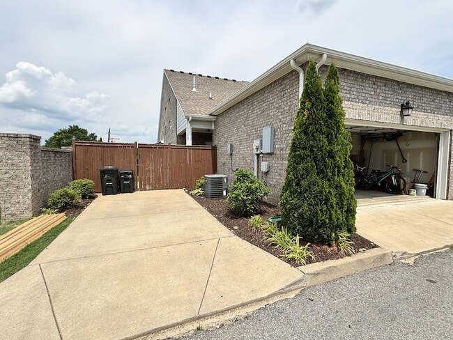 Photo - 155 Spadeleaf Blvd