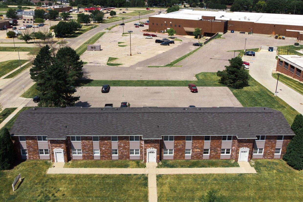 Floor Plan - Beautifully Furnished 1 Bedroom/1 Bathroom Apar...