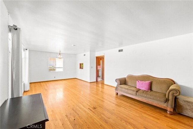 Photo - 454 N Shattuck Pl