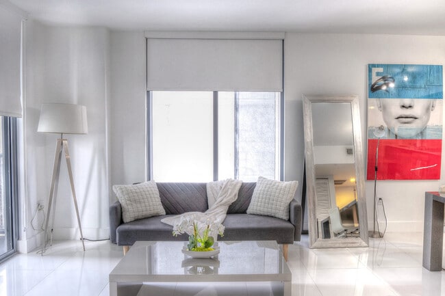 Building Photo - 31 SE 6th St Unit ID1056503P