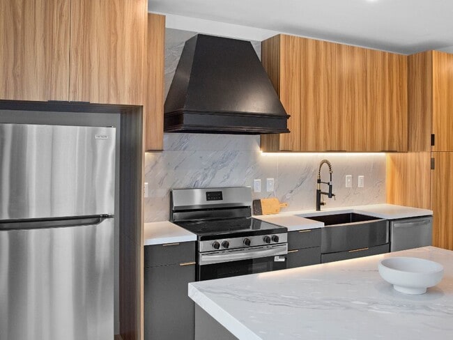 Photo - Lux: Wonderland in Crossroads / Katz on Main