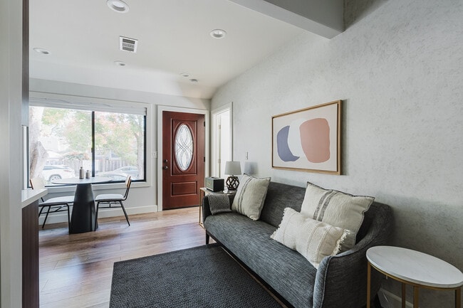 Building Photo - 715 Everett Ave Unit FL2-ID1764