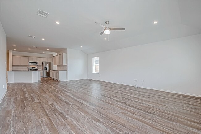 Photo - 532 Comal Trl