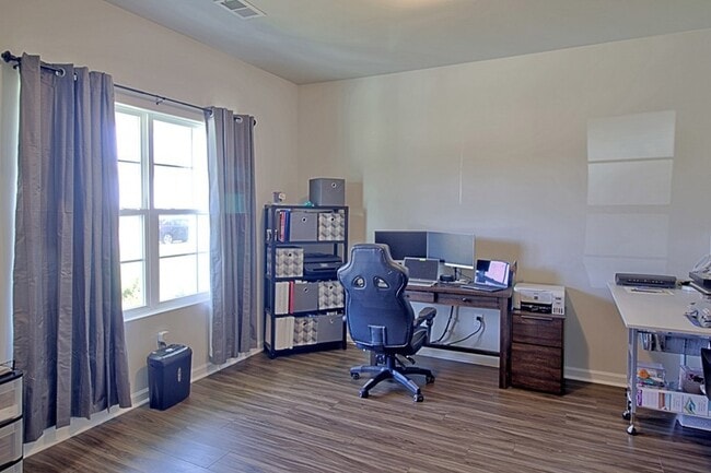 Photo - 147 Enclave Wy