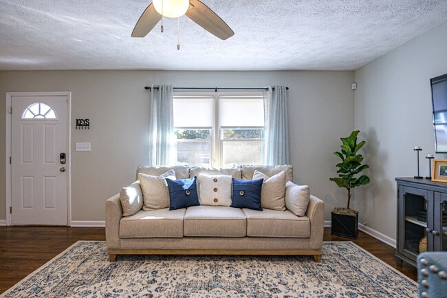 Photo - 941 Pine Manor Unit ID1234809P