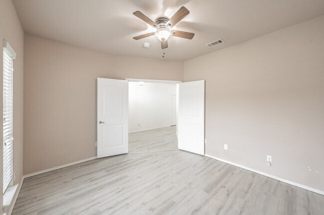 Photo - 3232 Florian Ln