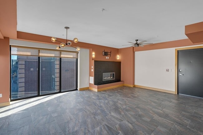 Photo - 1200 E Walnut St Unit 302