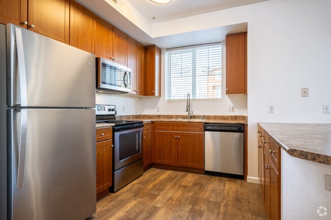 2BR, 2BA - 1,134SF - Renovated - Kitchen - Morgan Park