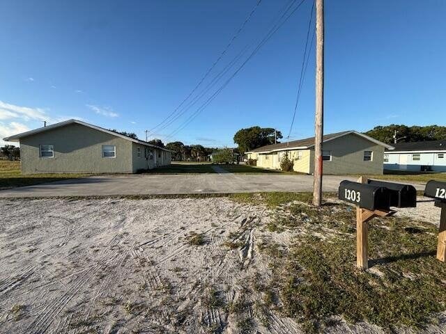 Photo - 1205 Ave K
