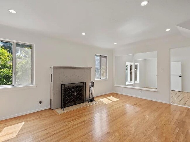 Photo - 1486 Richards Ave