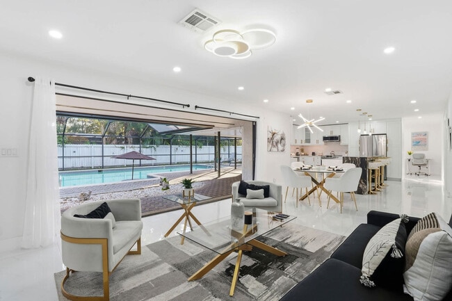 Building Photo - 208 Erie Dr Unit FL1-ID1355591P