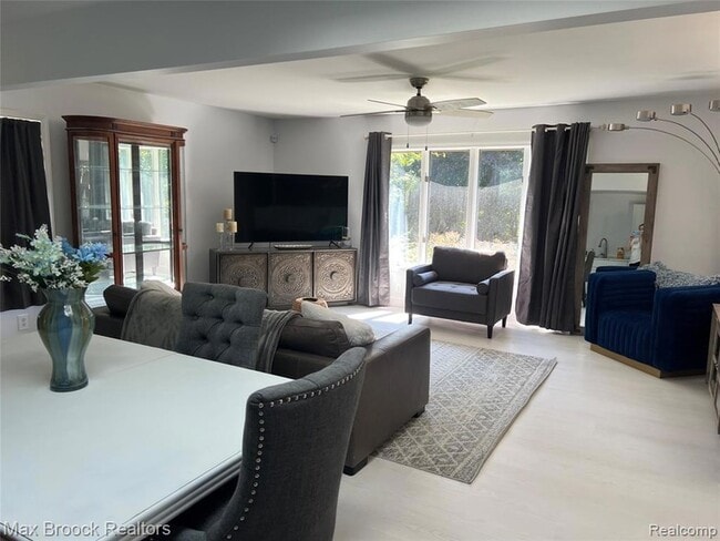 Photo - 4842 Merwin Rd