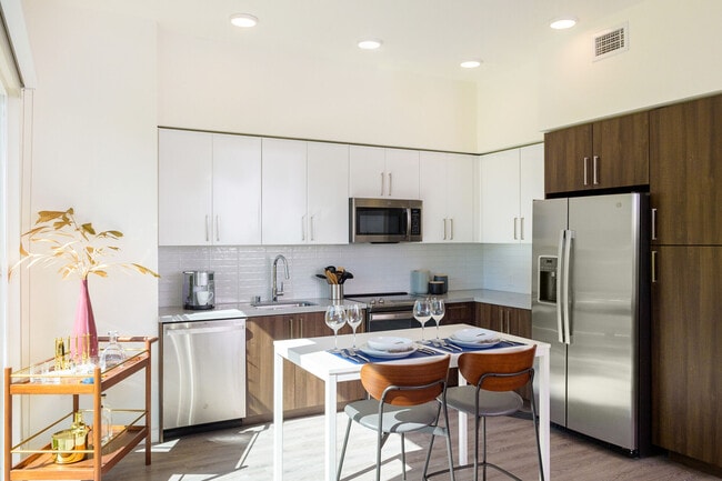 Building Photo - The Mansion