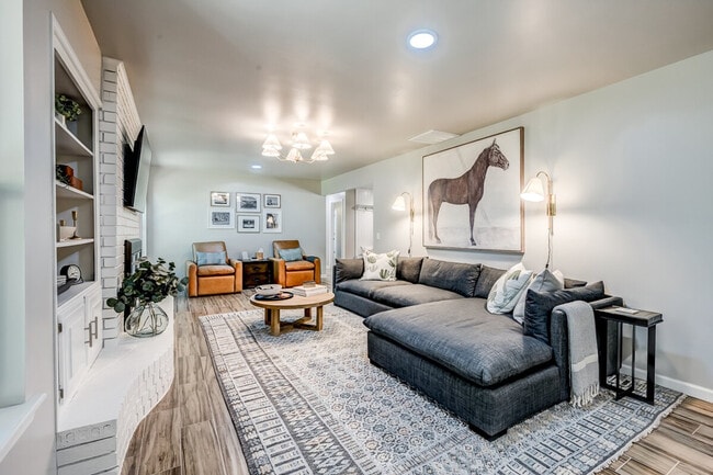 Building Photo - 11 N Pecan Dr Unit ID1298601P