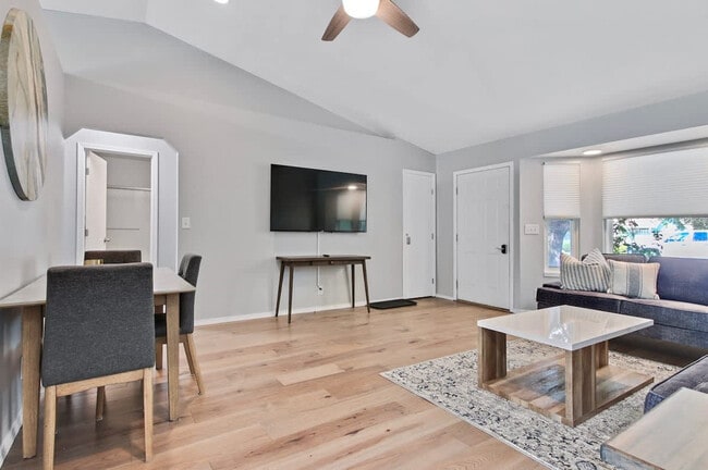 Photo - 925 N Stonehenge Way Unit ID1250620P