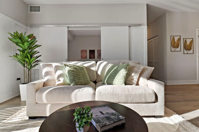 Building Photo - 28294 Ferry Rd Unit ID1366990P